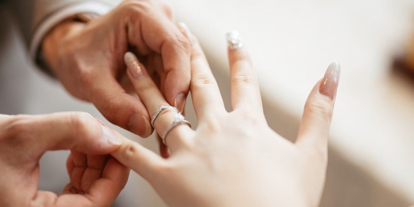 7 Essential Steps for Buying Your Perfect Engagement Ring in 2024